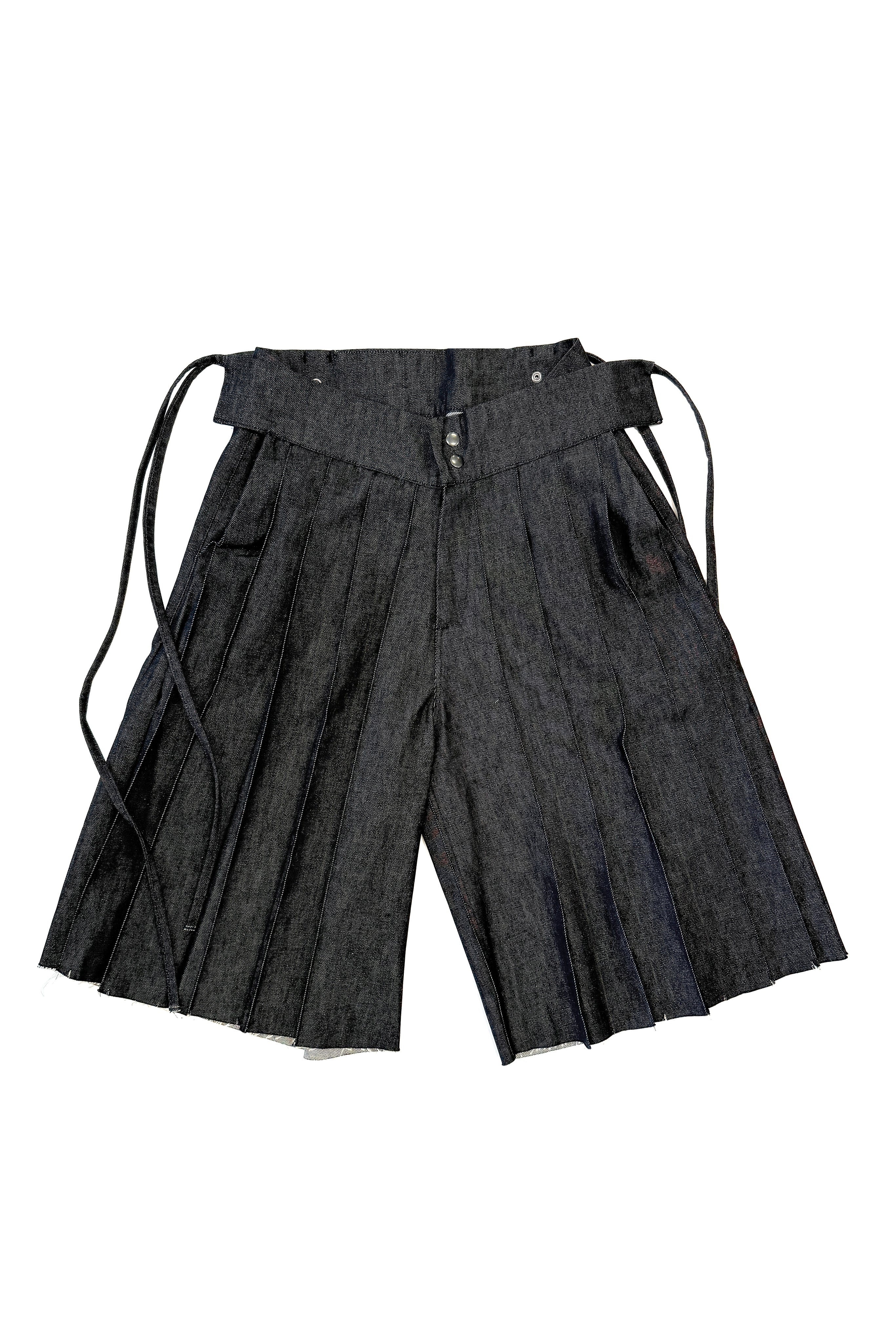 PLEATED RAW DENIM SHORTS