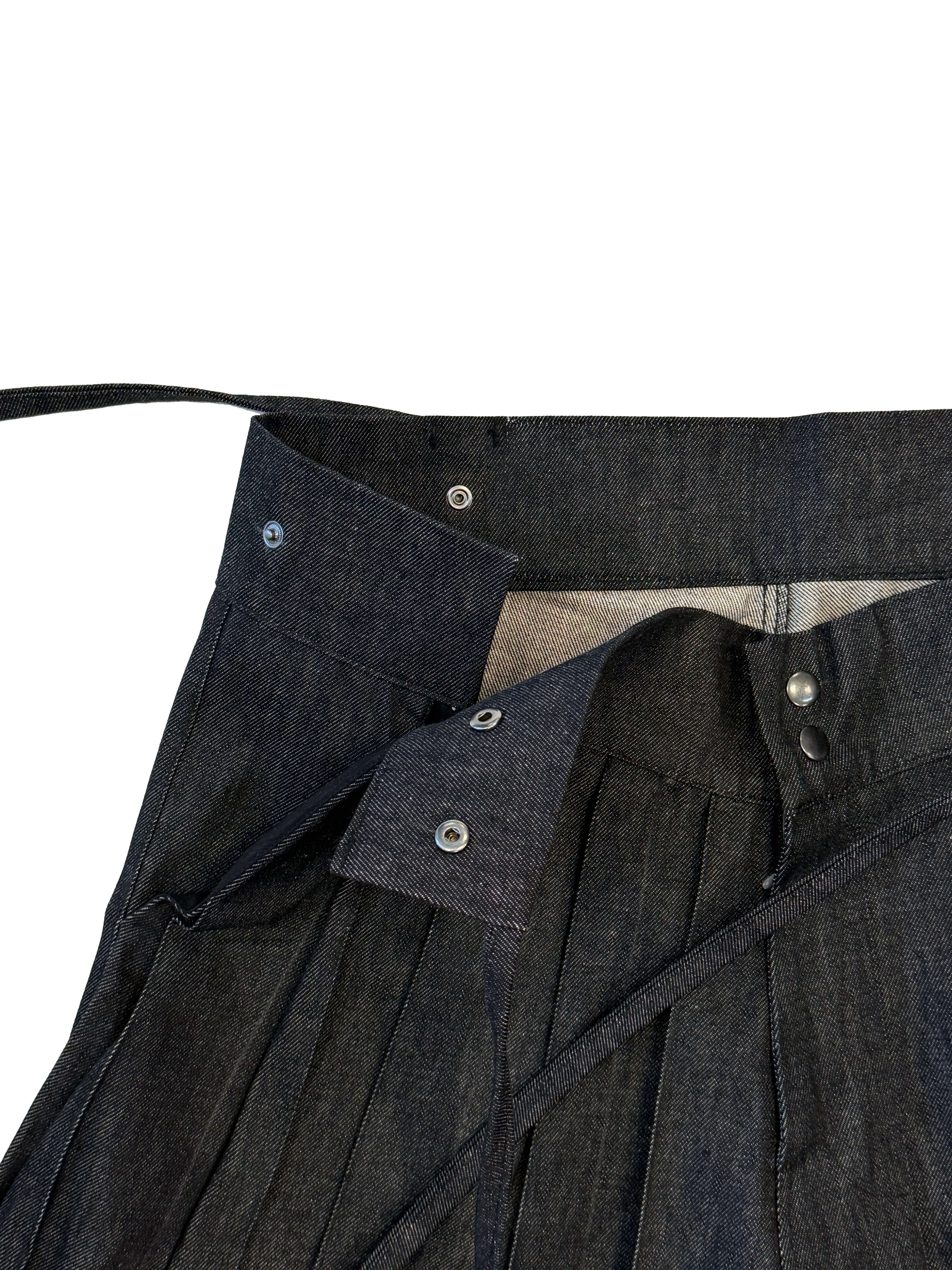 PLEATED RAW DENIM SHORTS