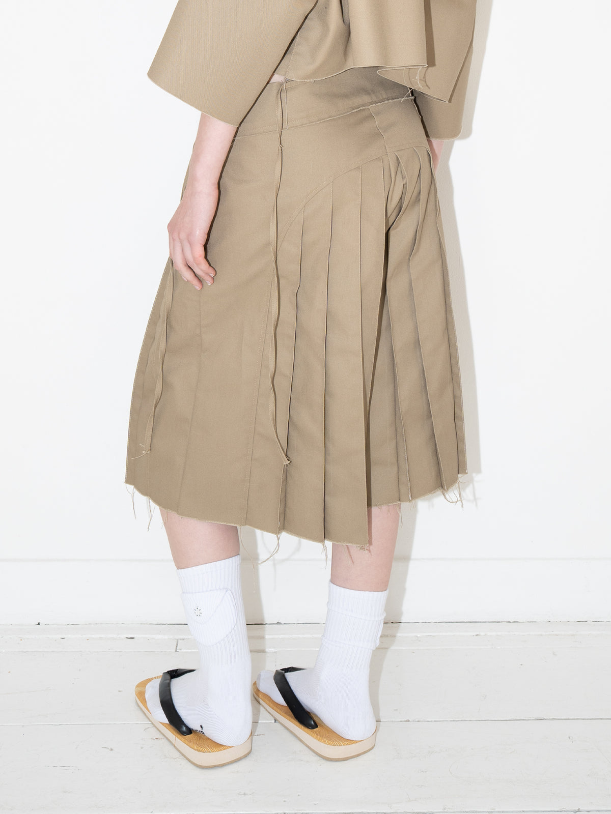 Short Worker Pleated Pants
