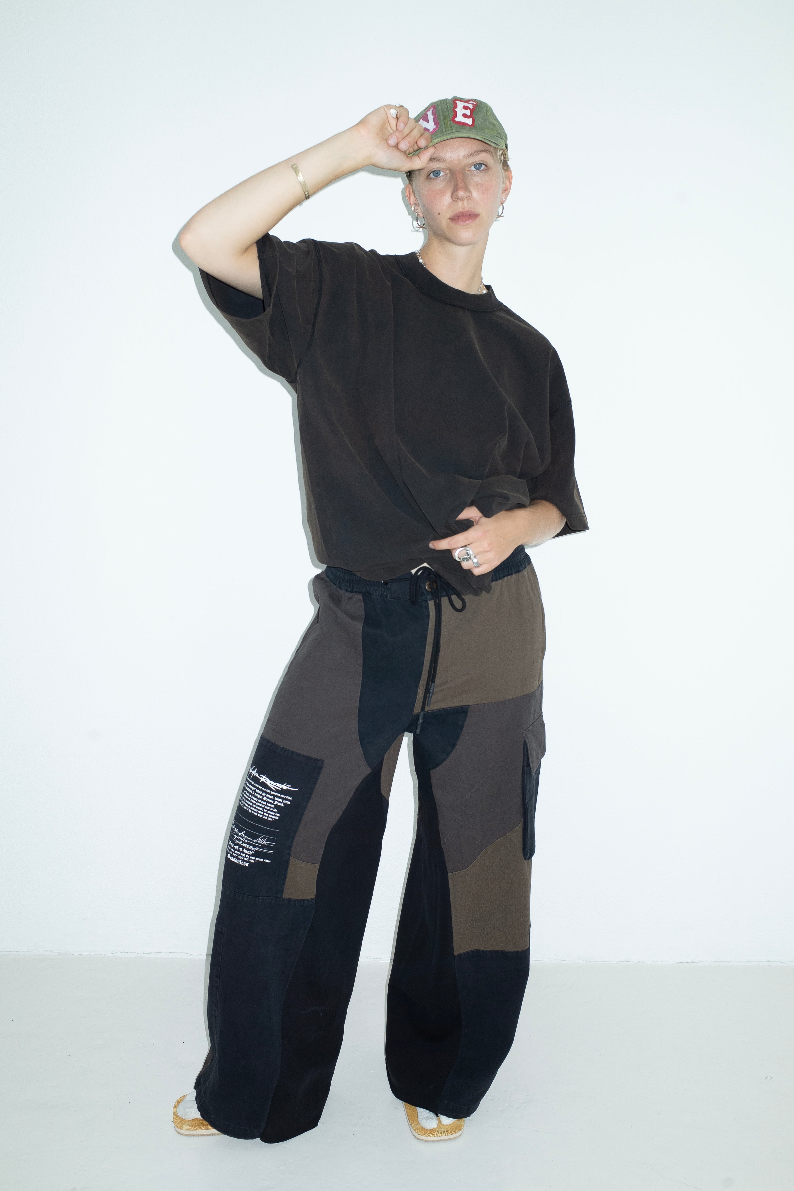 RE-CUT CARGO PANTS BLACK