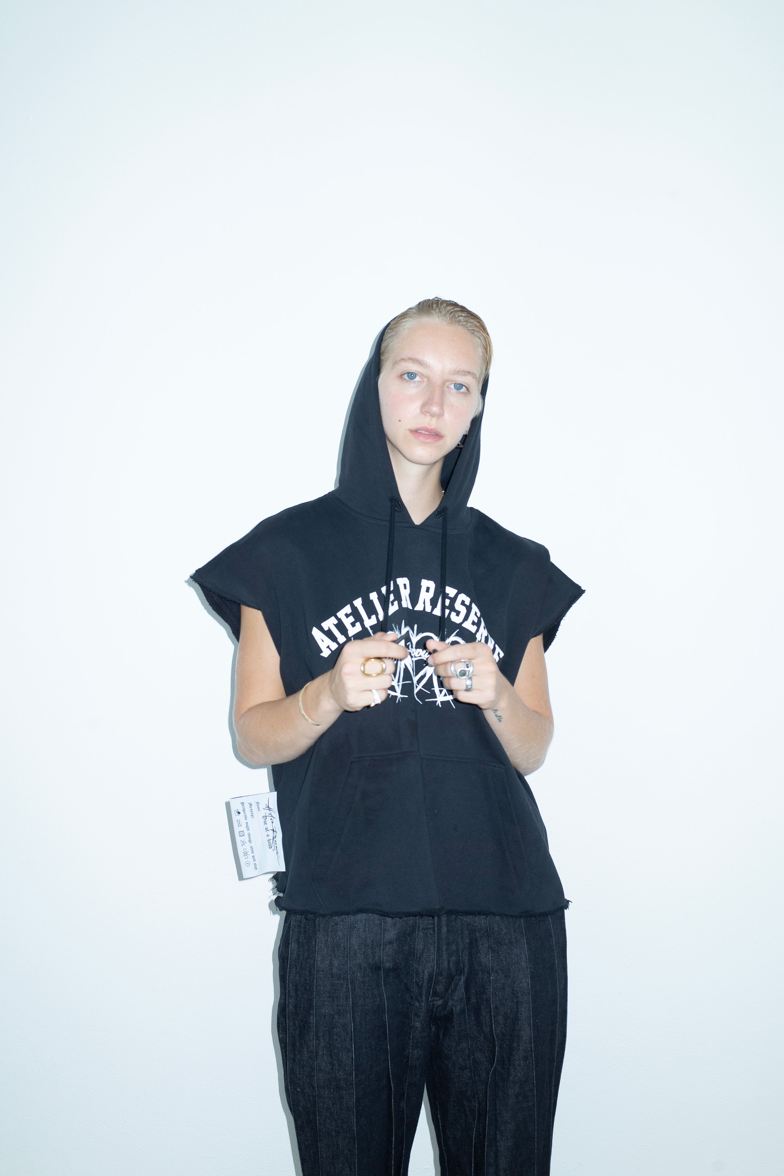 SLEEVELESS HOODIE BLACK "GOOD VIBES"